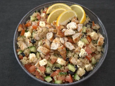 Kjúklinga kínóa salat