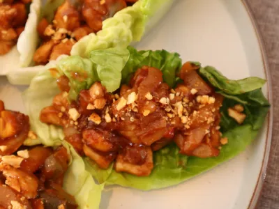 Salatvefjur með satay sósu